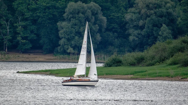 2 dead after barge strikes sailboat from youth sailing program: Officials