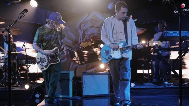 Watch Royel Otis perform ‘Murder on the Dancefloor’ with Sophie Ellis-Bextor