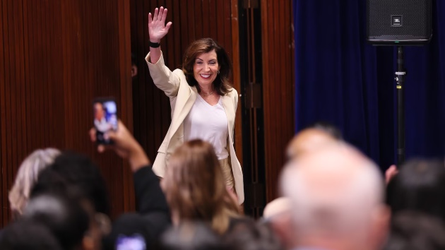 New York Gov. Hochul to sign executive order allowing pharmacies to administer COVID shots