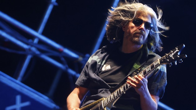 Tool’s Adam Jones & Danny Carey rock instrumental jam during Álvarez vs. Crawford fight