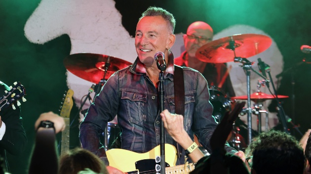 Bruce Springsteen makes surprise appearance at The Stone Pony