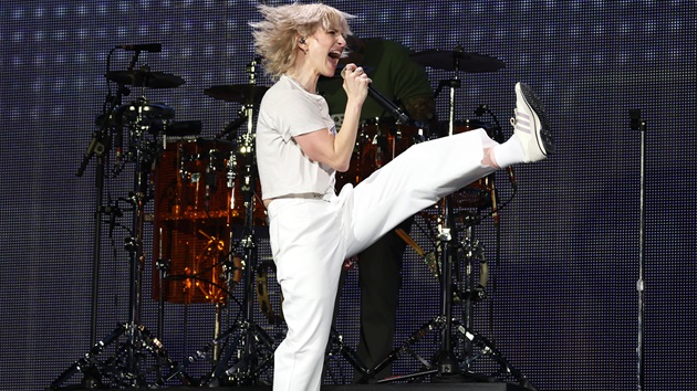 Hayley Williams announces additional shows for debut solo tour