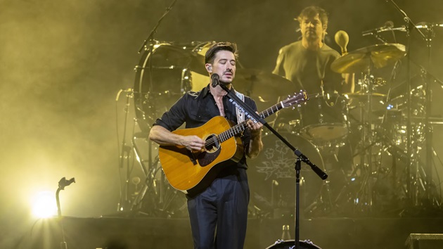 Mumford & Sons honored with PLUS1 Impact Leader Award