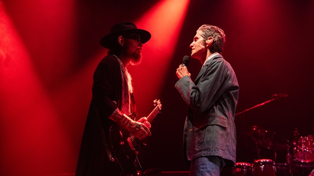 Jane’s Addiction & Perry Farrell agree to settlement, dismissal of dueling lawsuits