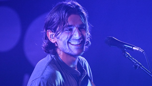 Rock out with rowdy moms on Jonah Kagen’s tour