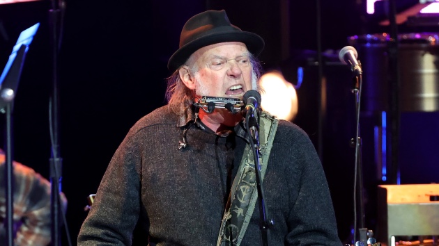 Neil Young takes aim at Verizon and Apple over Trump support
