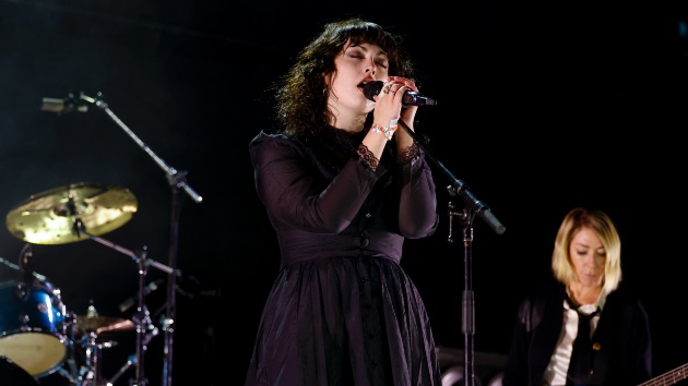 Violet Grohl lands deal with Republic Records