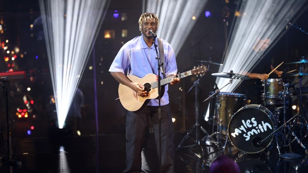 Myles Smith says he’s glad fans are still ‘Stargazing’: ‘It’s just honesty and truth’