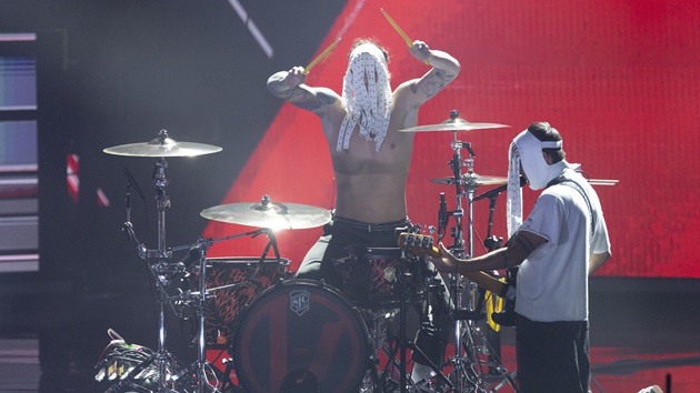 Twenty One Pilots cover ‘Seven Nation Army’ again with Jack White’s ‘permission’