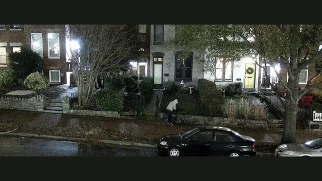 Jan. 6 pipe bomb suspect ordered to remain detained until trial