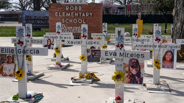 Trial begins for former Uvalde officer charged in Robb Elementary shooting response