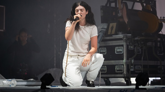 Lorde donating merch sales from Minneapolis shows to immigration funds