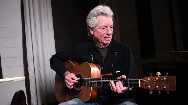 Bonnie Raitt, George Thorogood & more pay tribute to blues musician John Hammond