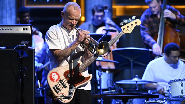 Watch Flea pull double duty playing bass & trumpet on ﻿’Fallon’