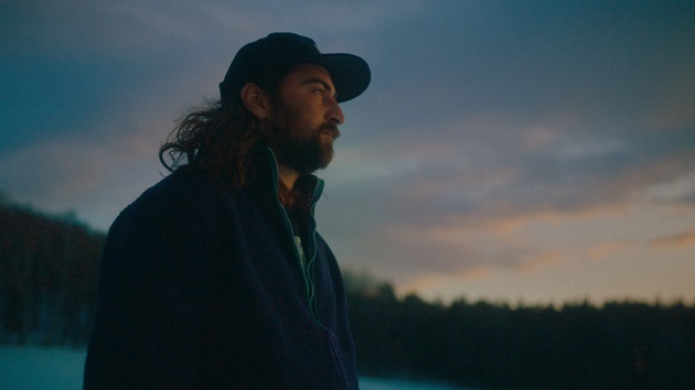 Noah Kahan announces ‘Out of Body’ documentary Netflix premiere date