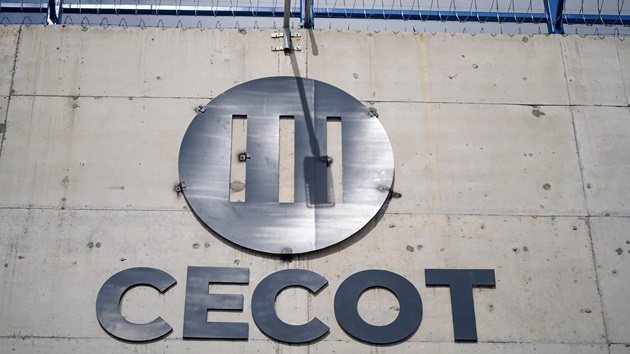 Appeals court halts contempt inquiry into deportation of Venezuelans to Salvadoran prison