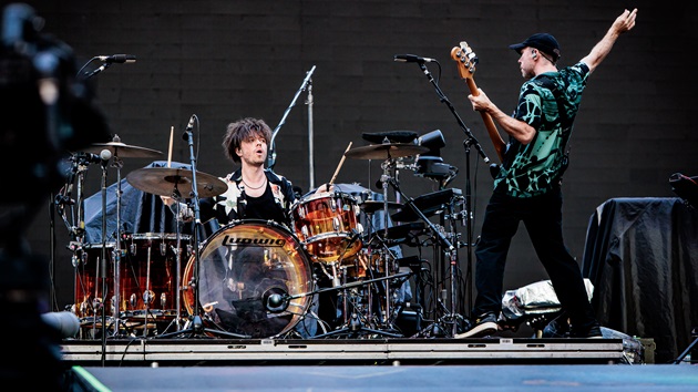 CHVRCHES side project The Leaving announces live debut