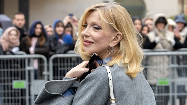 Watch ‘Geese-curious’ Courtney Love sing Geese song