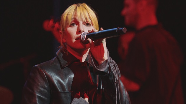 Hayley Williams performs ‘Cover Me Up’ with Jason Isbell in NYC