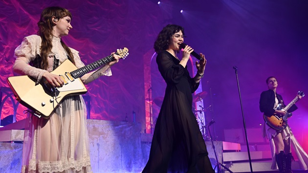 War Child announces Secret 7″ series featuring The Last Dinner Party & Glass Animals vinyl