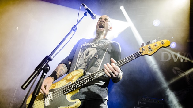 Queens of the Stone Age reunite with ex-bassist Nick Oliveri at Catacombs tour kick-off