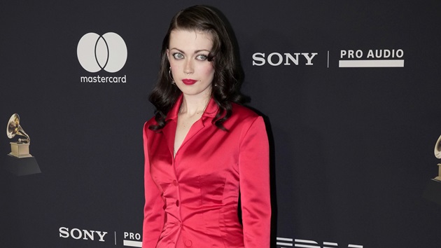 Violet Grohl performs debut solo set at Record Store Day concert