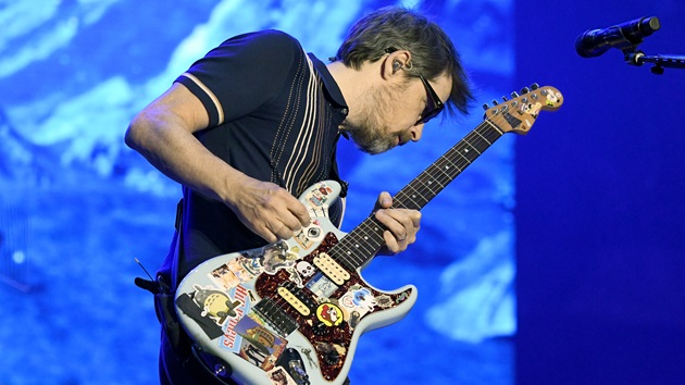 Weezer premieres ‘Long Lost Edit’ of resurgent ‘Go Away’ single