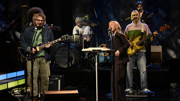 Watch Hayley Williams perform with Wilco’s Jeff Tweedy on ﻿’Colbert’