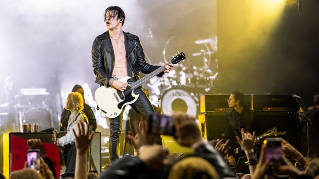 Yungblud postpones shows on US tour