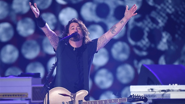 Watch Foo Fighters face the Wings of Death on ﻿’Hot Ones Versus’
