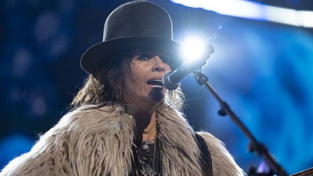 Linda Perry joining Indigo Girls on tour