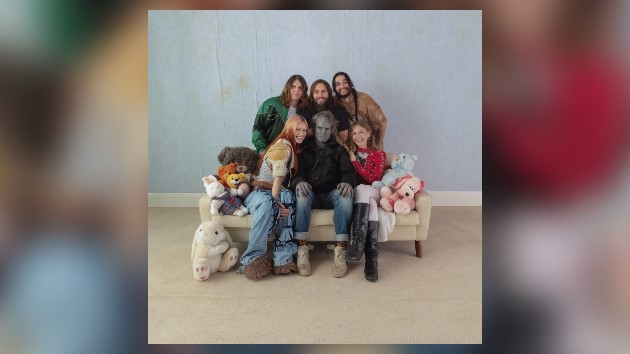 Wet Leg announces deluxe version of ﻿’moisturizer’﻿ album