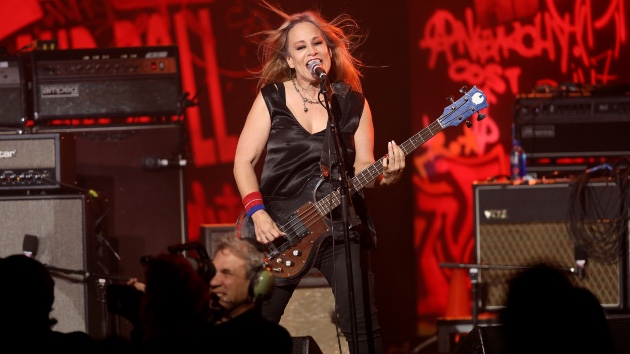L7 bassist Jennifer Finch to miss summer tour