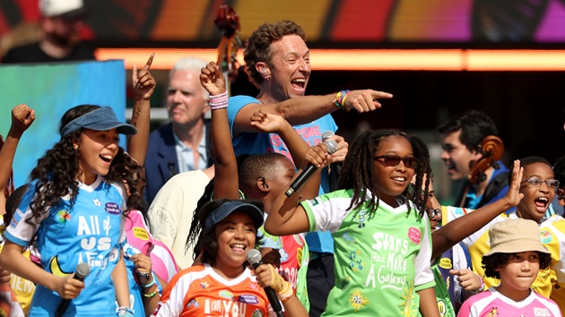 Coldplay debuts new song ‘We Dance’ alongside PS22 Chorus & the Muppets
