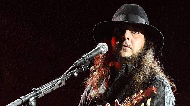Daron Malakian ‘Needles’ Oasis at System of a Down London show