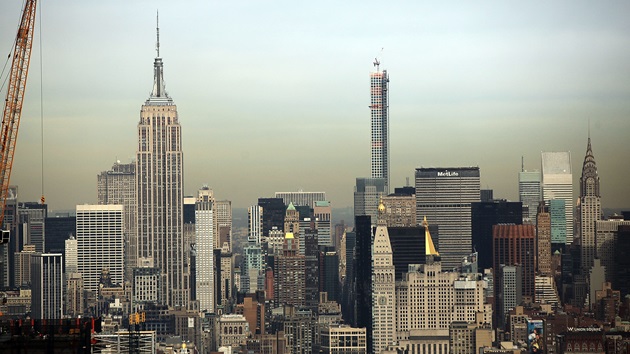 2 people climb to the top of Empire State Building spire, unfurl banner