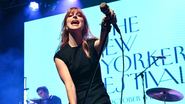 Hayley Williams covers Sinéad O’Connor at Dublin concert