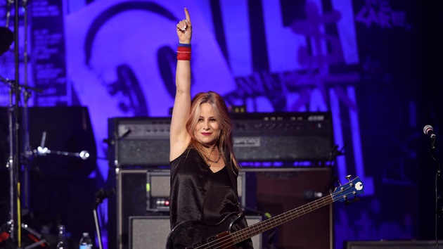 L7’s Jennifer Finch dead at 59