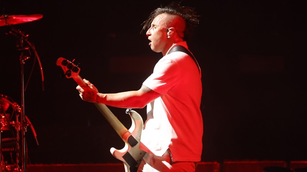 Shinedown’s Eric Bass stepping away from tour for mental health reasons