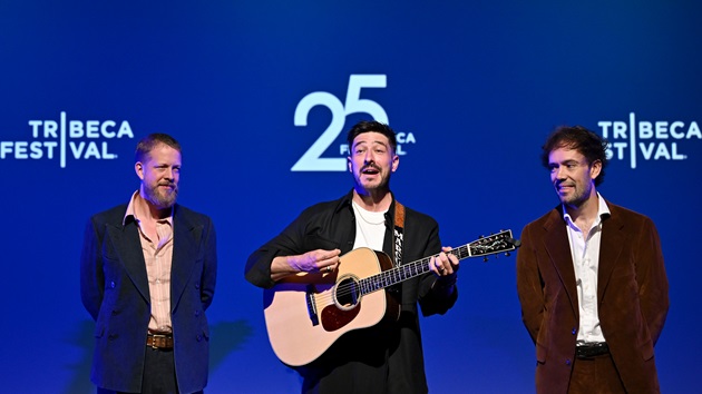 ‘Believe’ it: Mumford & Sons perform ‘Ted Lasso’ theme with Jason Sudeikis at MSG show