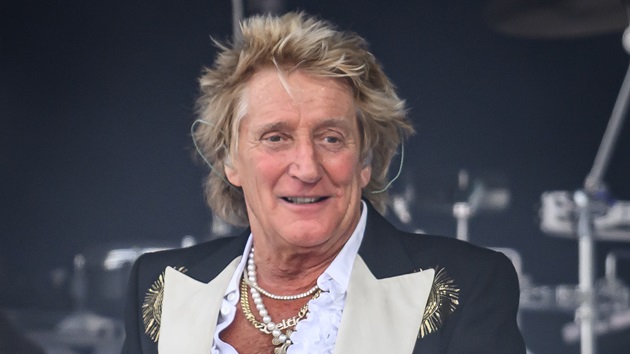 Rod Stewart postpones show due to travel issues