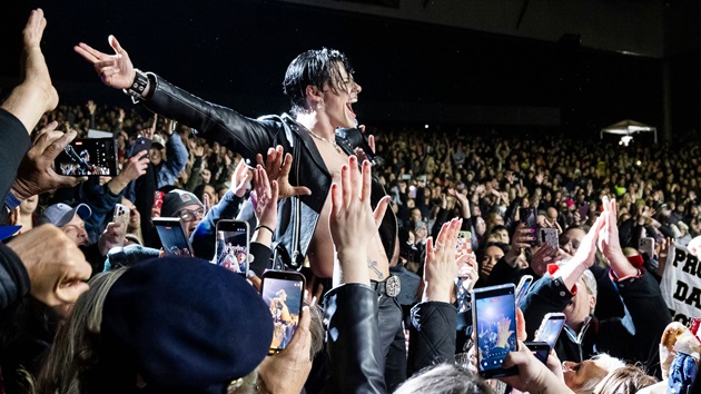 Injured Yungblud crowd-surfs in wheelchair during Portugal show